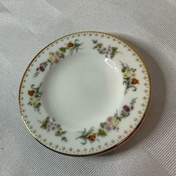 Small Wedgwood Mirabelle 3” Plate - Picture 13 of 13